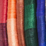 Foulards en soie brute du Laos